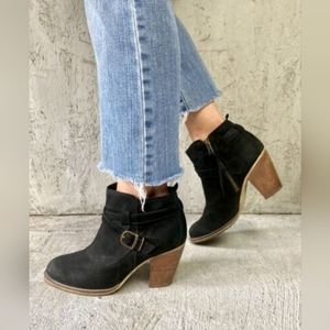 Dolce Vita Black Suede Ankle Boots Women's Size 8 Cute Buckle Style